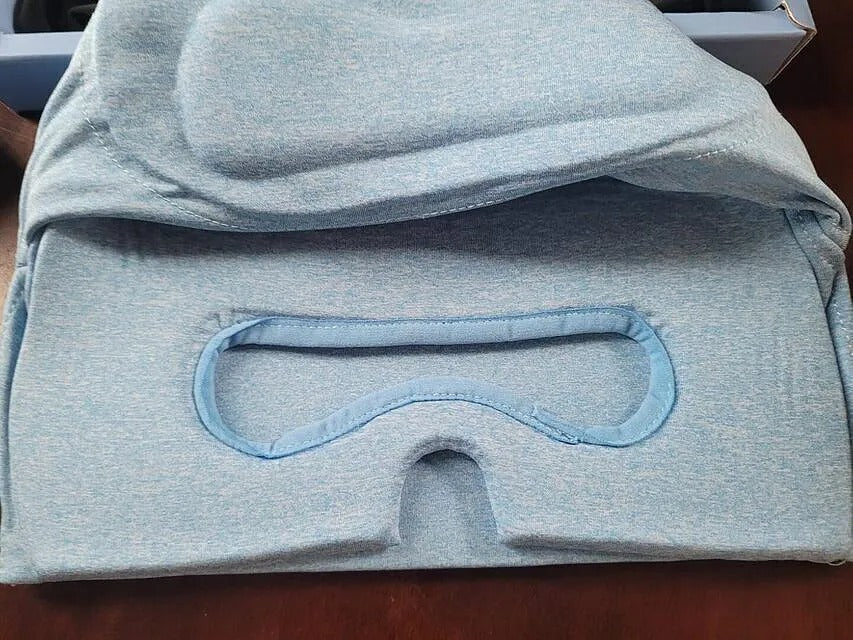 Close-up of the slide-up eye mask window